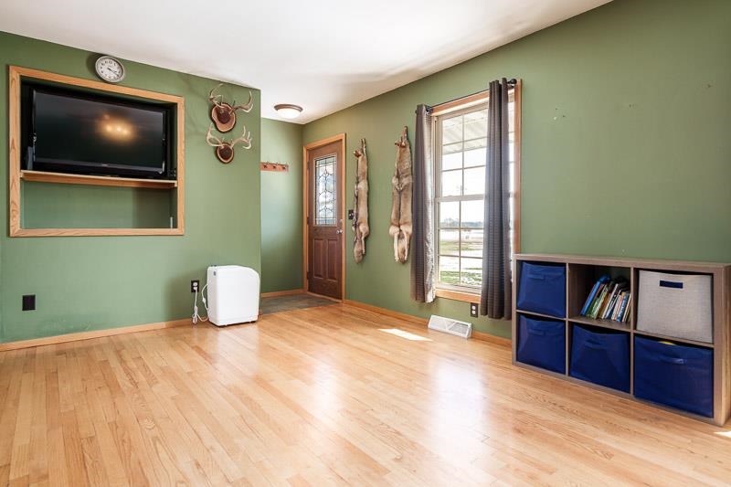 4701 East County Road South Beloit, WI 53511 - Photo 6 of 33