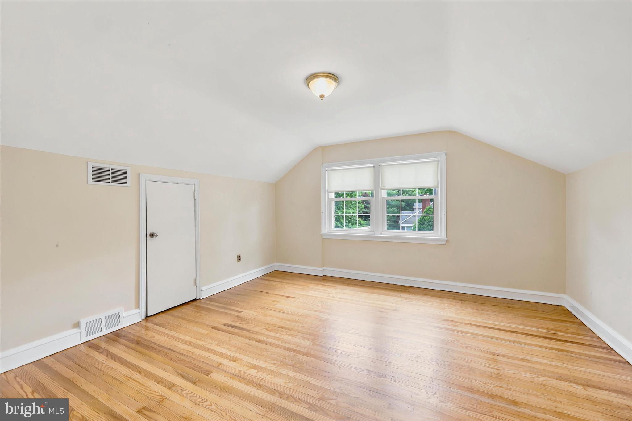 308 Henry Lane Wallingford, PA 19086 - Photo 19 of 36 3rd bed second floor
