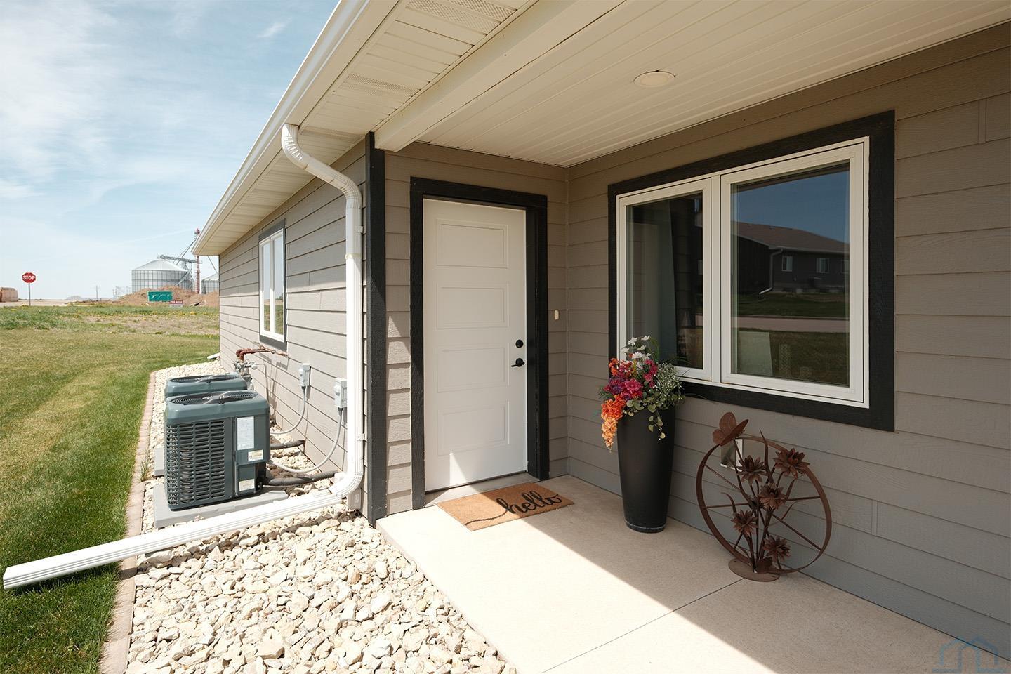 2109 Walnut Street Hull, IA 51239 - Photo 4 of 27 Gallery Image 4