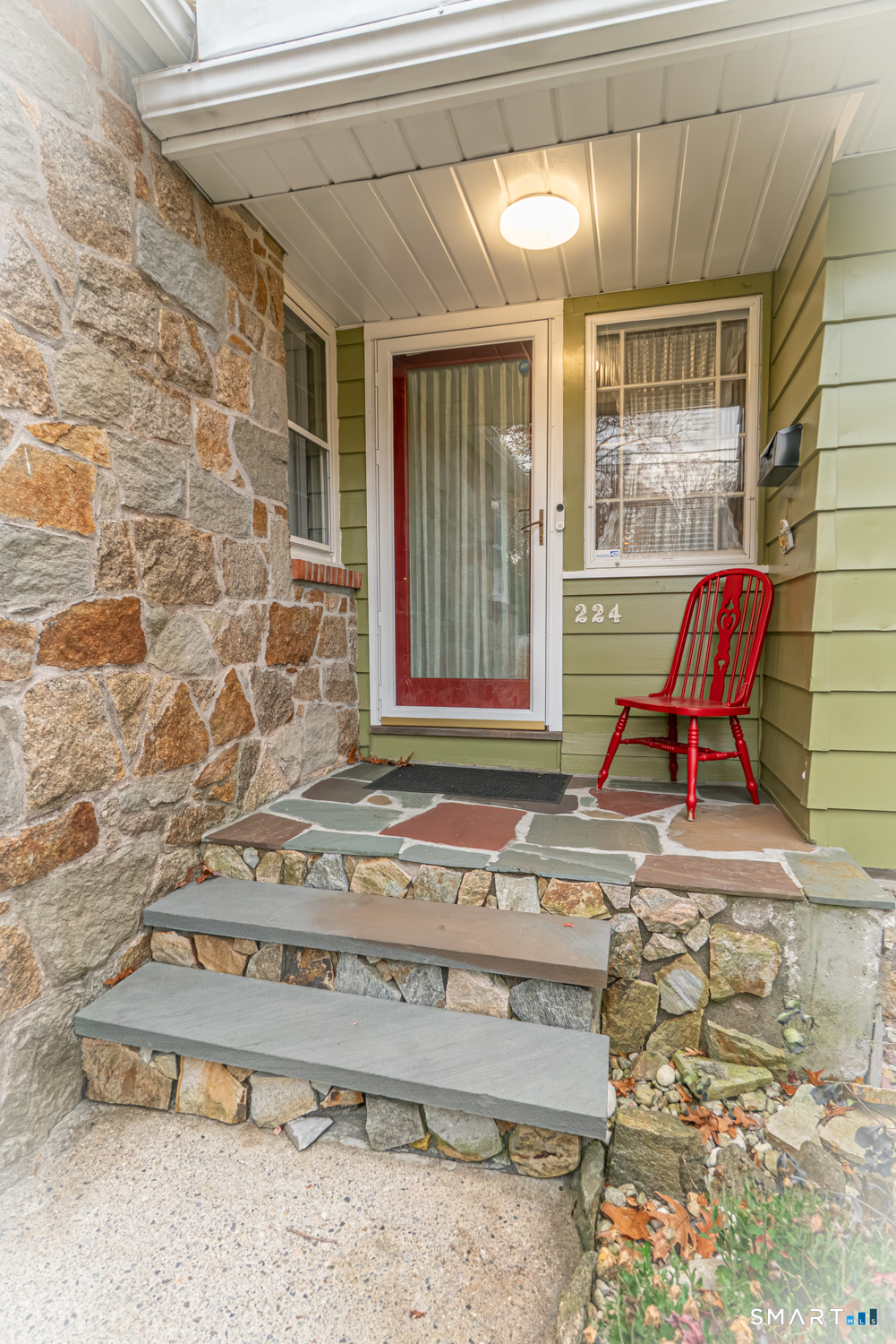 224 Ray Road New Haven, CT 06515 - Photo 2 of 37