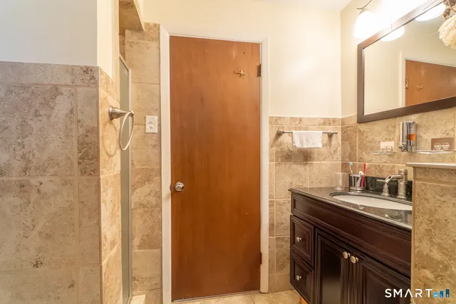 $695,000 | 224 Ray Road, New Haven, CT 06515