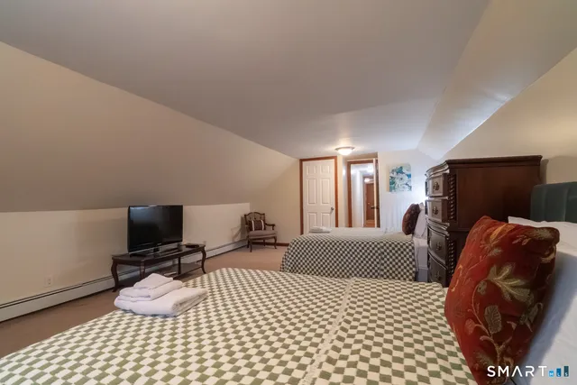 $695,000 | 224 Ray Road, New Haven, CT 06515