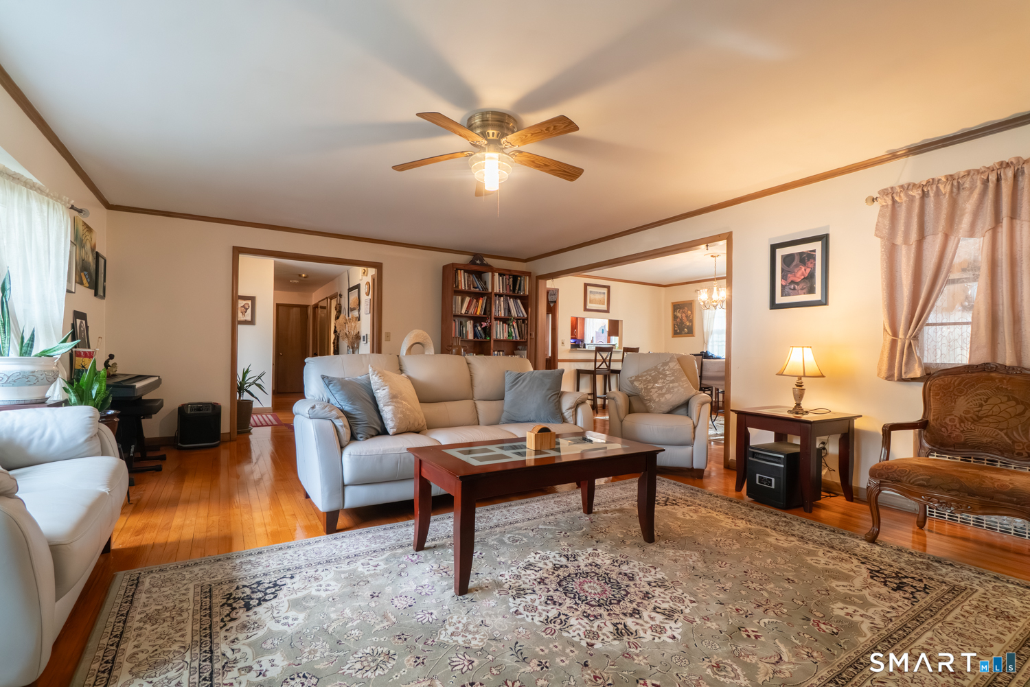 224 Ray Road New Haven, CT 06515 - Photo 4 of 37