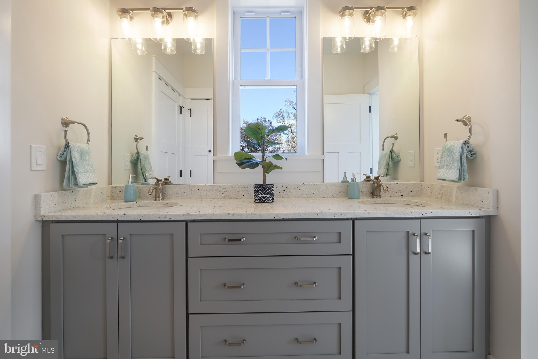 35 West Sandy Ridge Road Doylestown, PA 18901 - Photo 31 of 50 Jack& Jill Bathroom