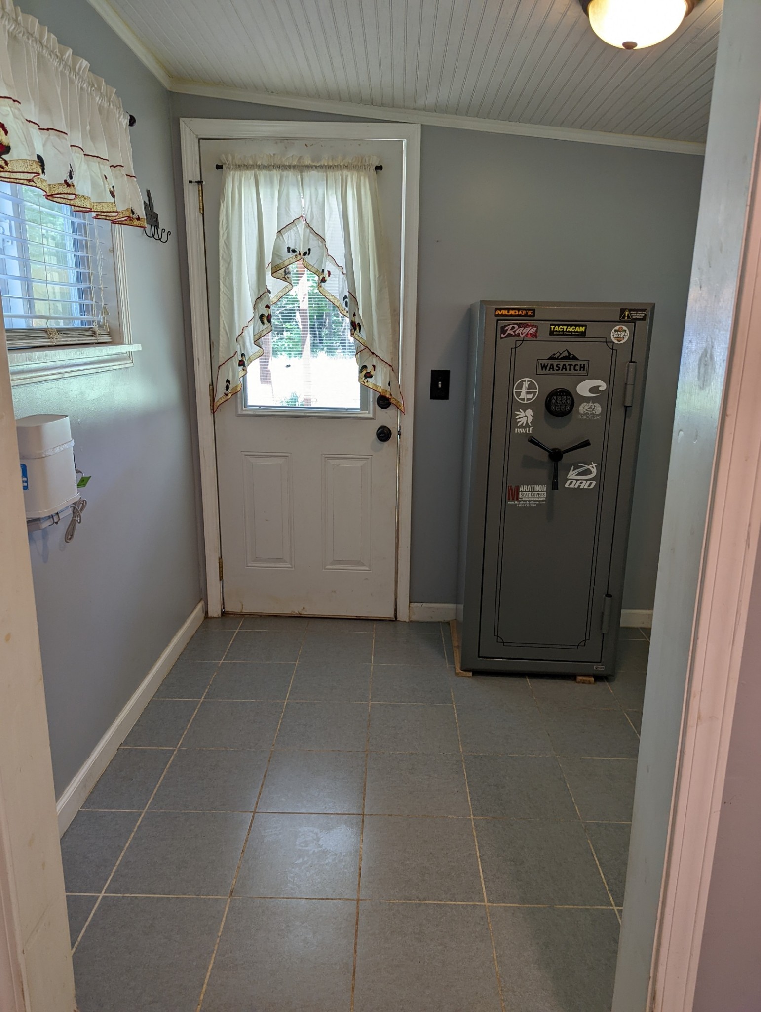 4747 Jones Road Christiana, TN 37037 - Photo 19 of 29 a view of an empty room with a window and front door