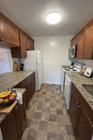 $1,995 | 2 Victory Road, Unit 27, Lynn, MA 01902