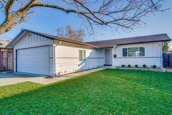 $1,070,000 | 961 Lambaren Avenue, Livermore, CA 94551