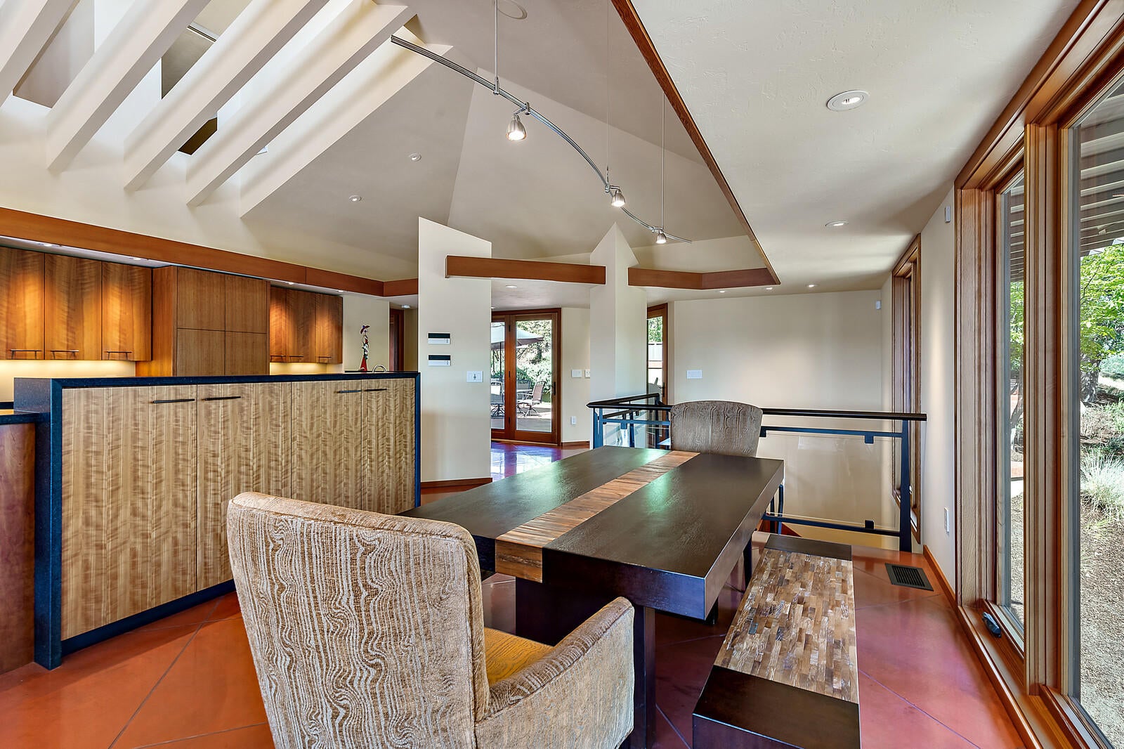 4922 Pioneer Road Medford, OR 97501 - Photo 17 of 70 Dining area