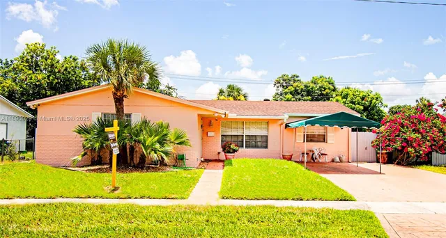 a view of outdoor space yard and patio