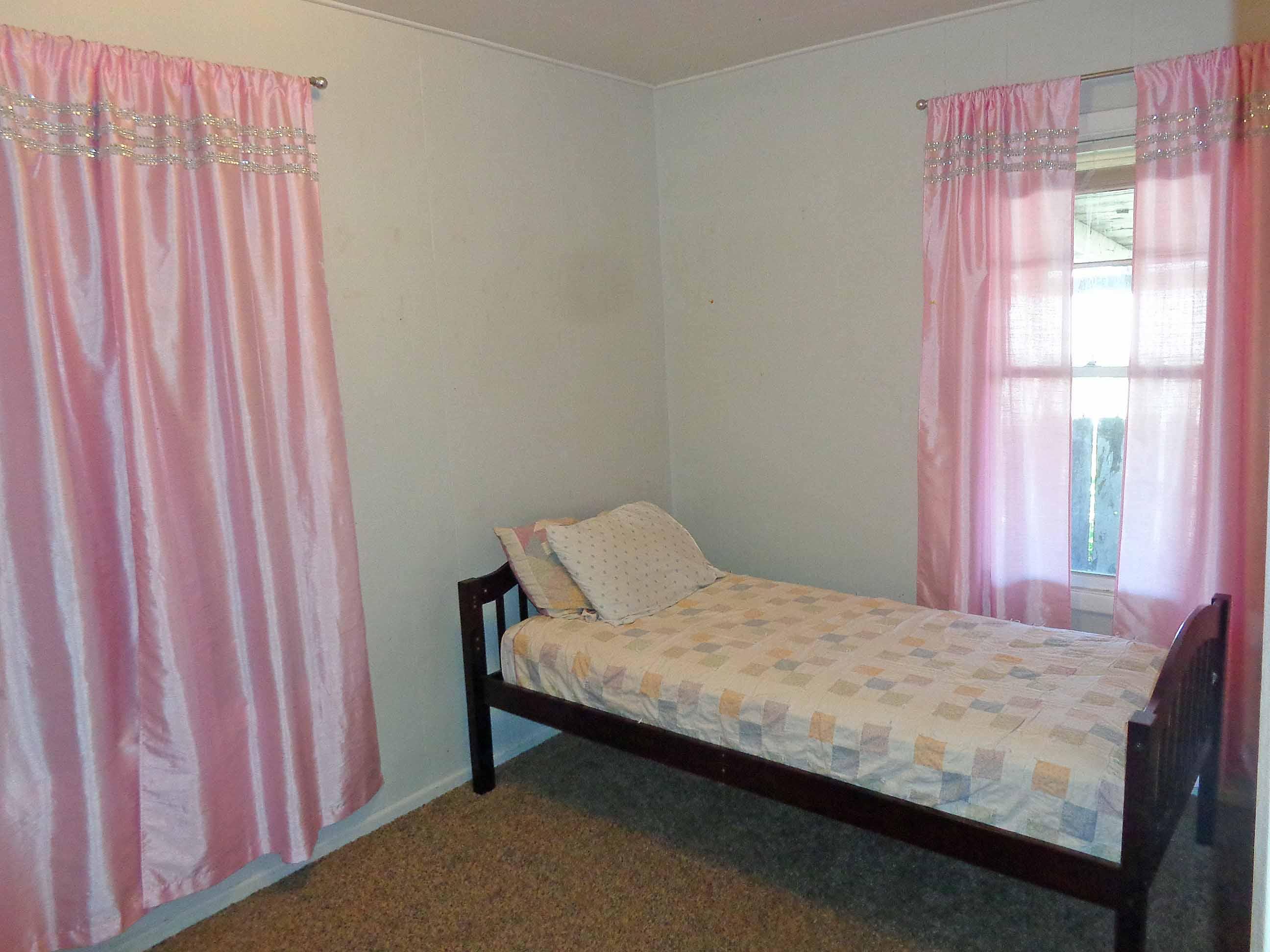 1358 Thomas Road Medford, OR 97501 - Photo 10 of 17 9