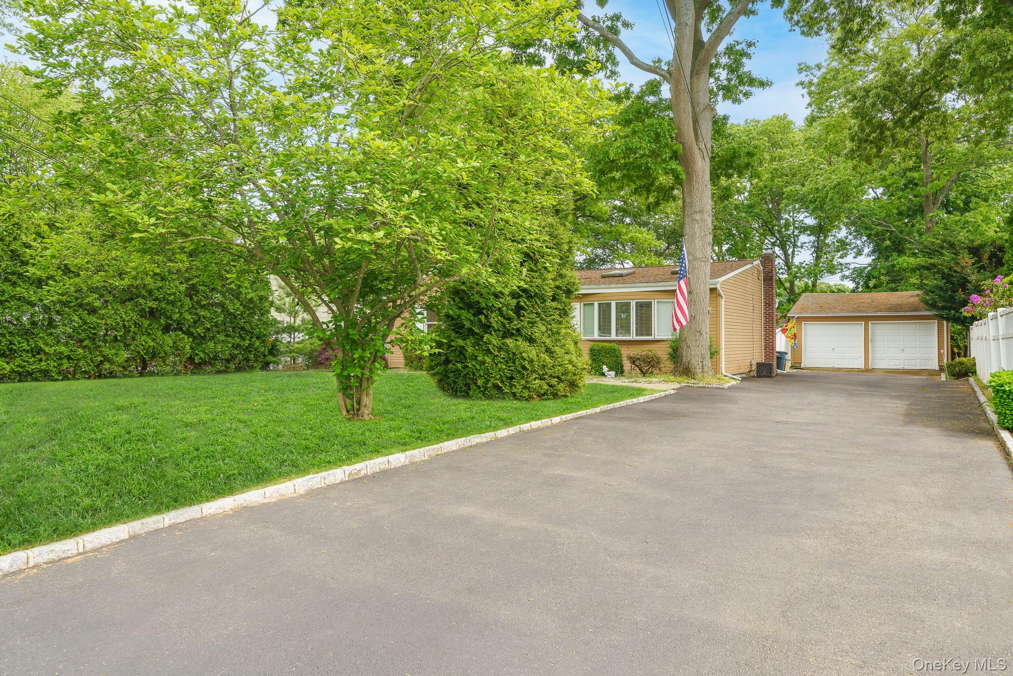 20 Amherst Street Islip, NY 11751 - Photo 3 of 29
