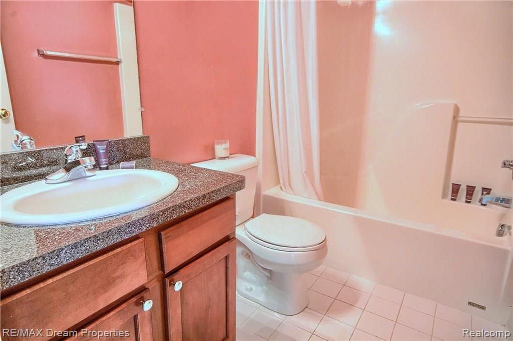 41584 Hamlet Lane Novi, MI 48375 - Photo 17 of 26