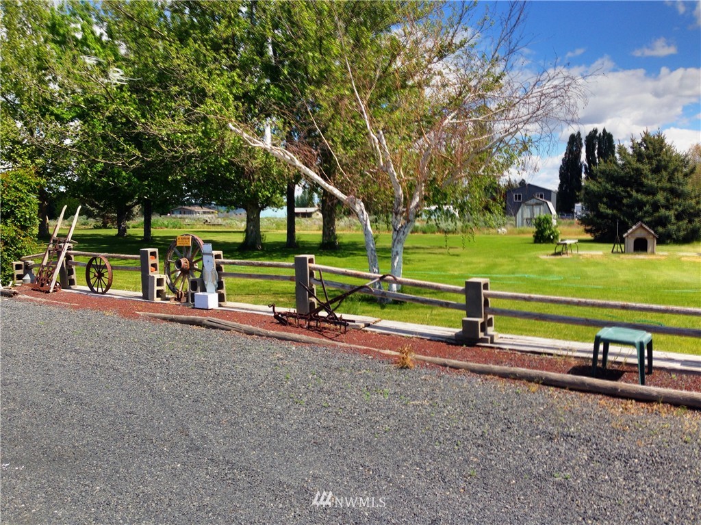 7513 Cole Road Northeast Moses Lake, WA 98837 - Photo 1 of 25 Gallery Image 1