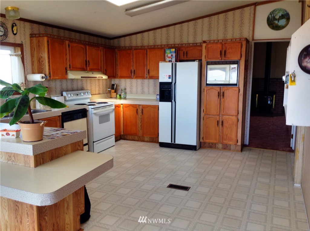 7513 Cole Road Northeast Moses Lake, WA 98837 - Photo 4 of 25 Gallery Image 4