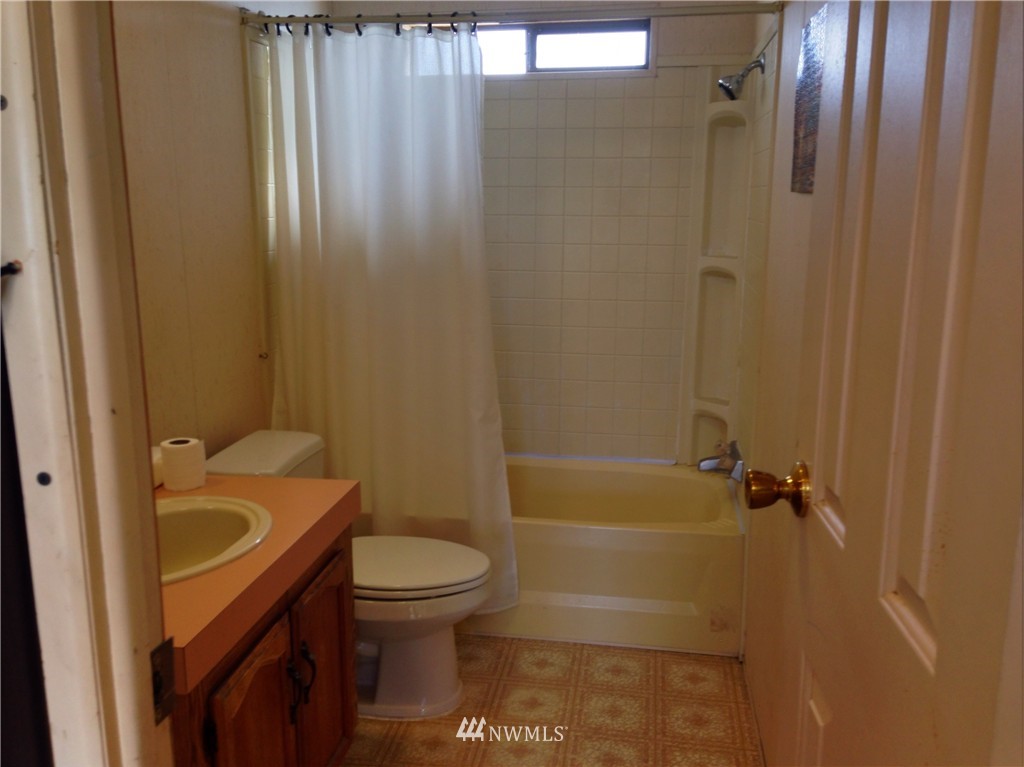 7513 Cole Road Northeast Moses Lake, WA 98837 - Photo 10 of 25 Gallery Image 10