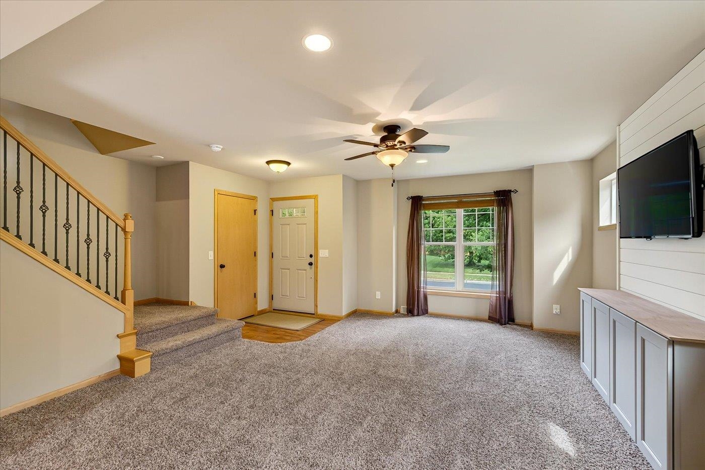 6909 Country Madison, WI 53719 - Photo 10 of 43 Gallery Image 10