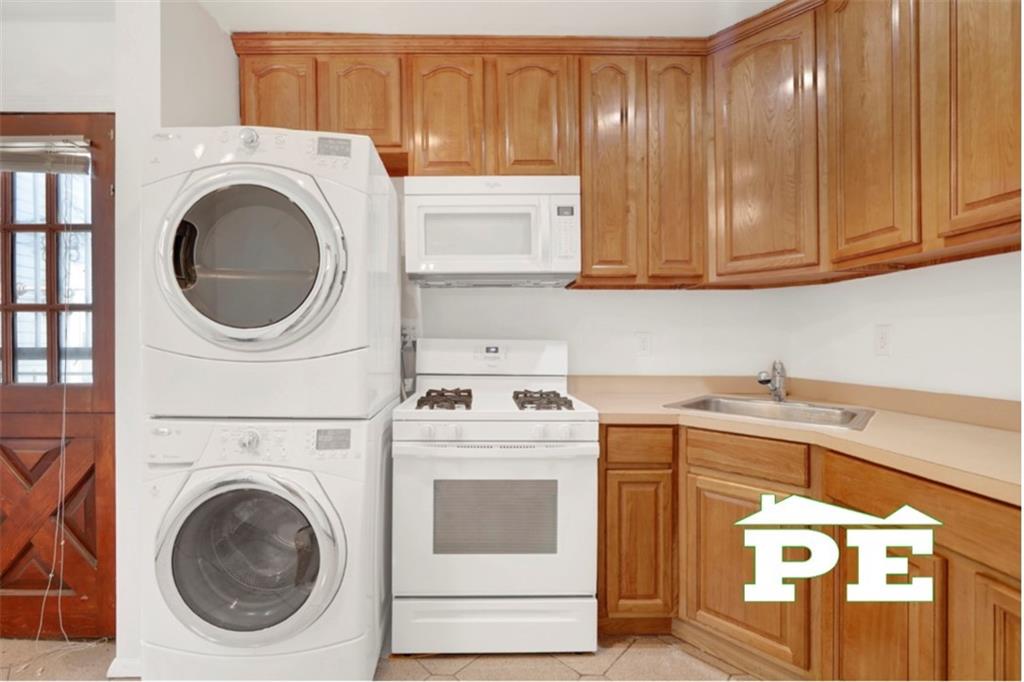 23 Bogardus Street Brooklyn, NY 11235 - Photo 4 of 21 a utility room with dryer and washer