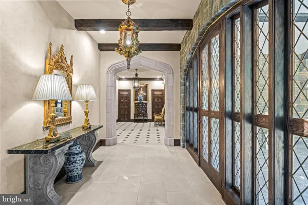 a view of a livingroom with furniture