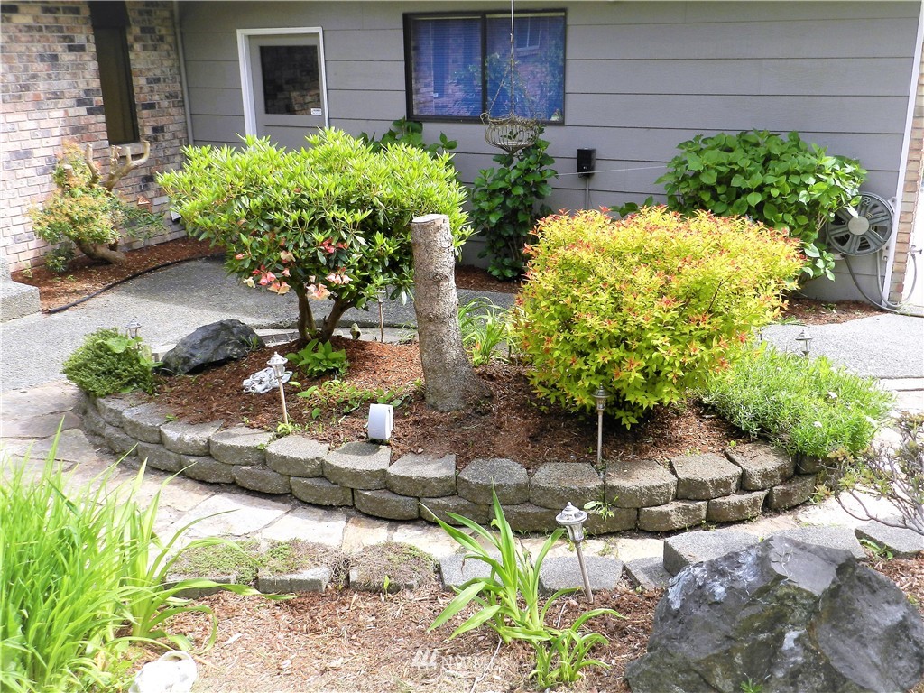 22511 4th Avenue Southeast Bothell, WA 98021 - Photo 2 of 18