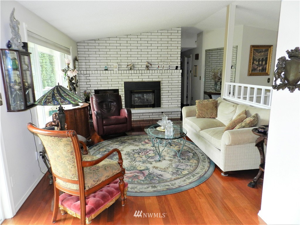 22511 4th Avenue Southeast Bothell, WA 98021 - Photo 3 of 18