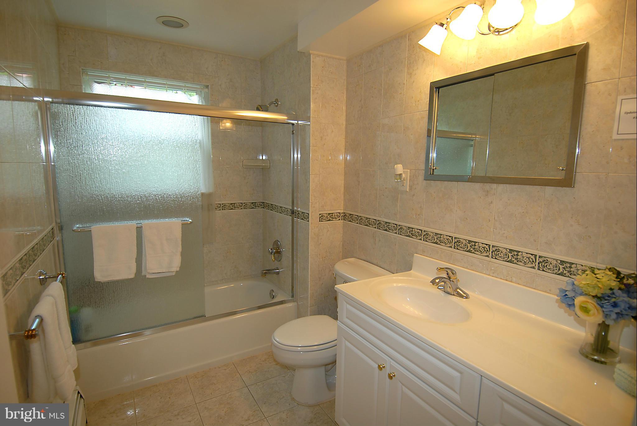 5909 Little Falls Road Arlington, VA 22207 - Photo 22 of 30 Bath