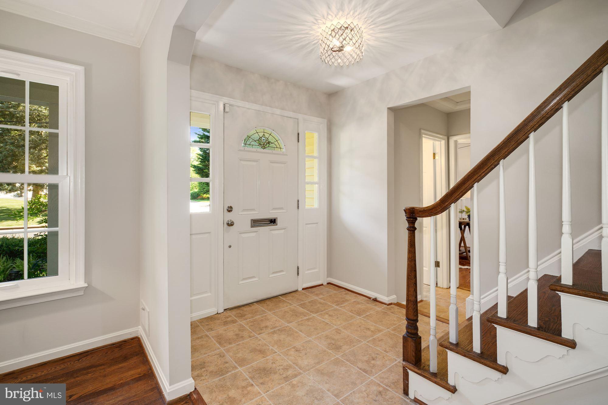 8600 Atwell Road Potomac, MD 20854 - Photo 3 of 33 Foyer Entry