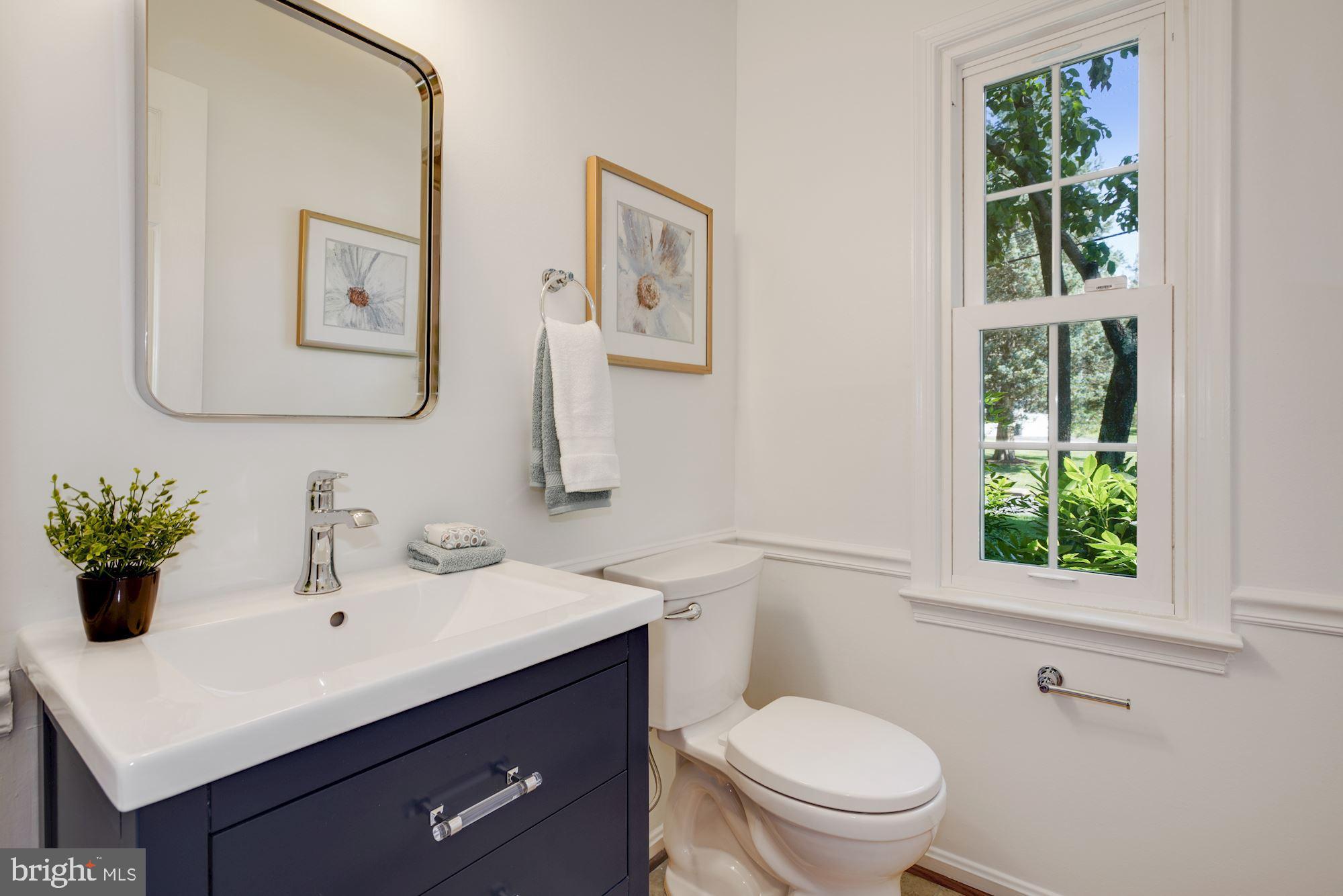 8600 Atwell Road Potomac, MD 20854 - Photo 7 of 33 Renovated Powder Room