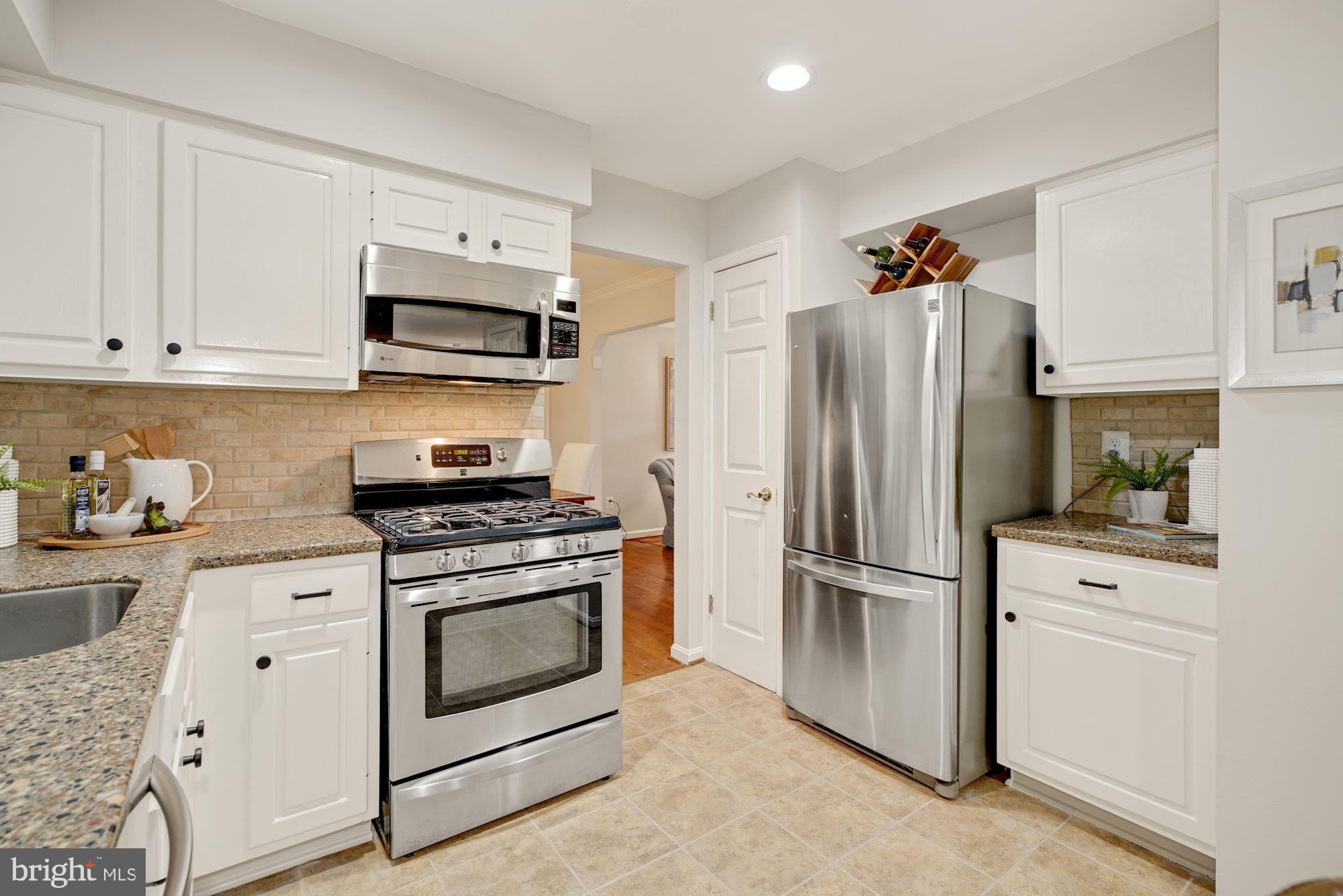 8600 Atwell Road Potomac, MD 20854 - Photo 9 of 33 Updated Kitchen