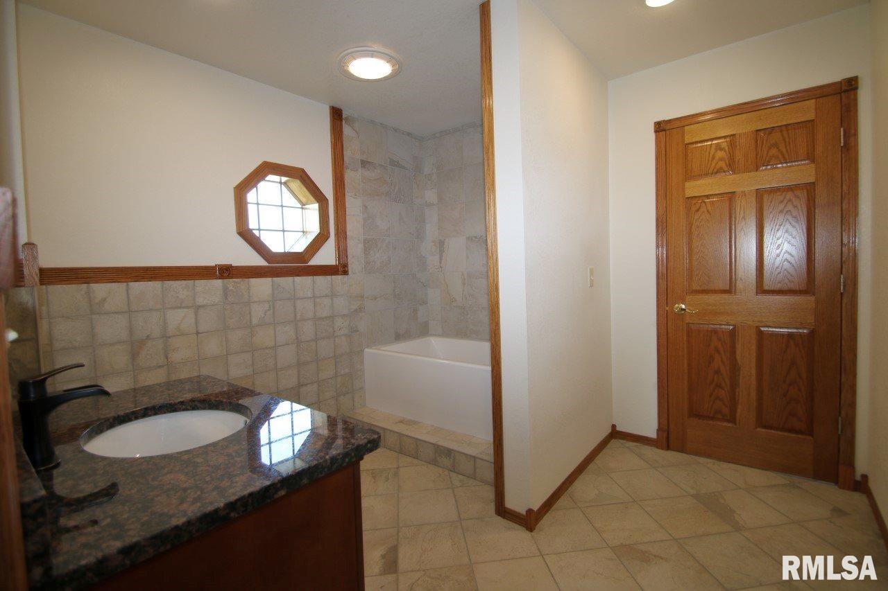 1306 Bridgeport Road Maquon, IL 61458 - Photo 17 of 36