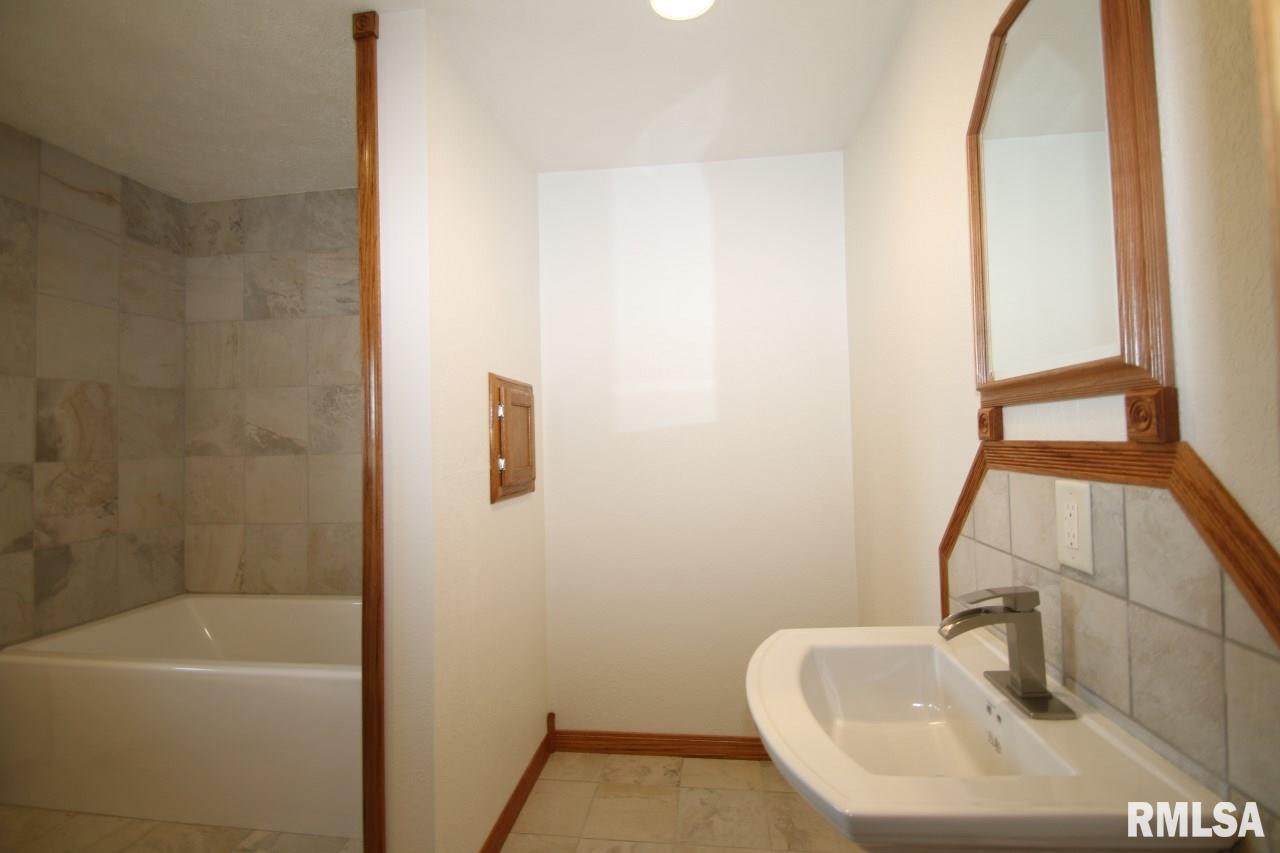 1306 Bridgeport Road Maquon, IL 61458 - Photo 29 of 36