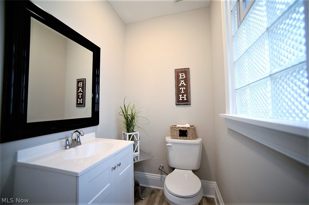 663 Ecton Road Akron, OH 44303 - Photo 15 of 25 * 1st Floor Modern Half Bath! ~