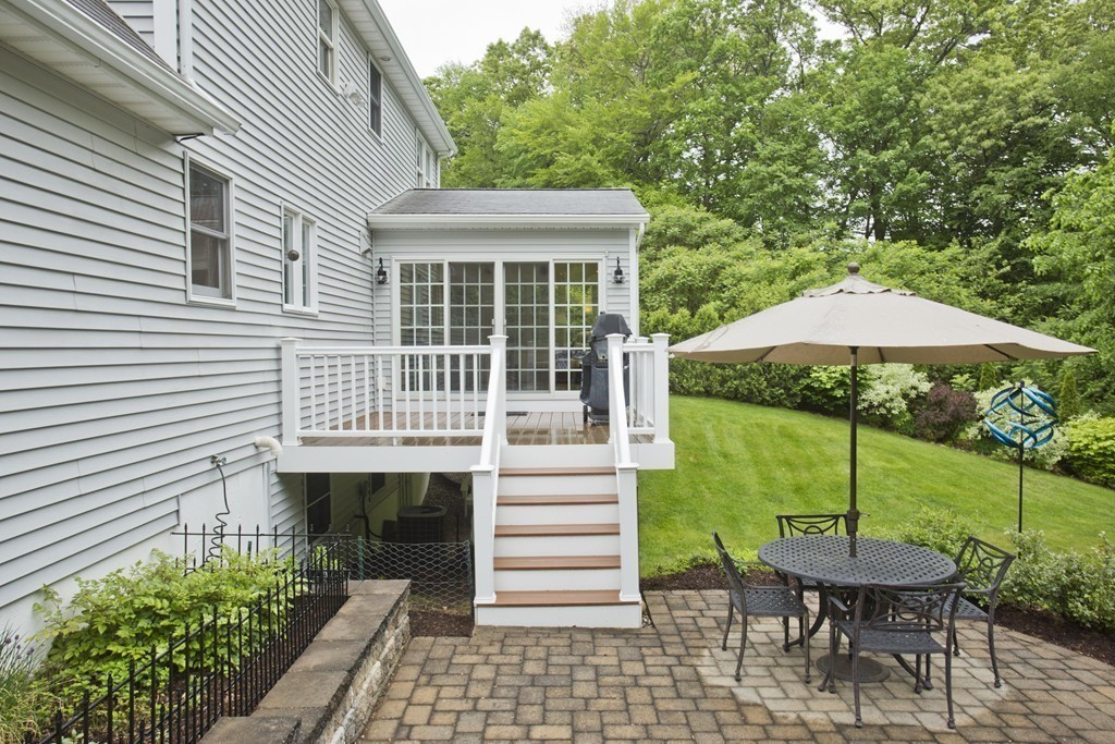 52 Hummingbird Lane West Springfield, MA 01089 - Photo 2 of 30