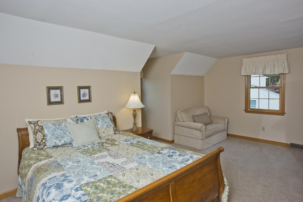 52 Hummingbird Lane West Springfield, MA 01089 - Photo 23 of 30