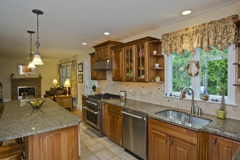 52 Hummingbird Lane West Springfield, MA 01089 - Photo 6 of 30