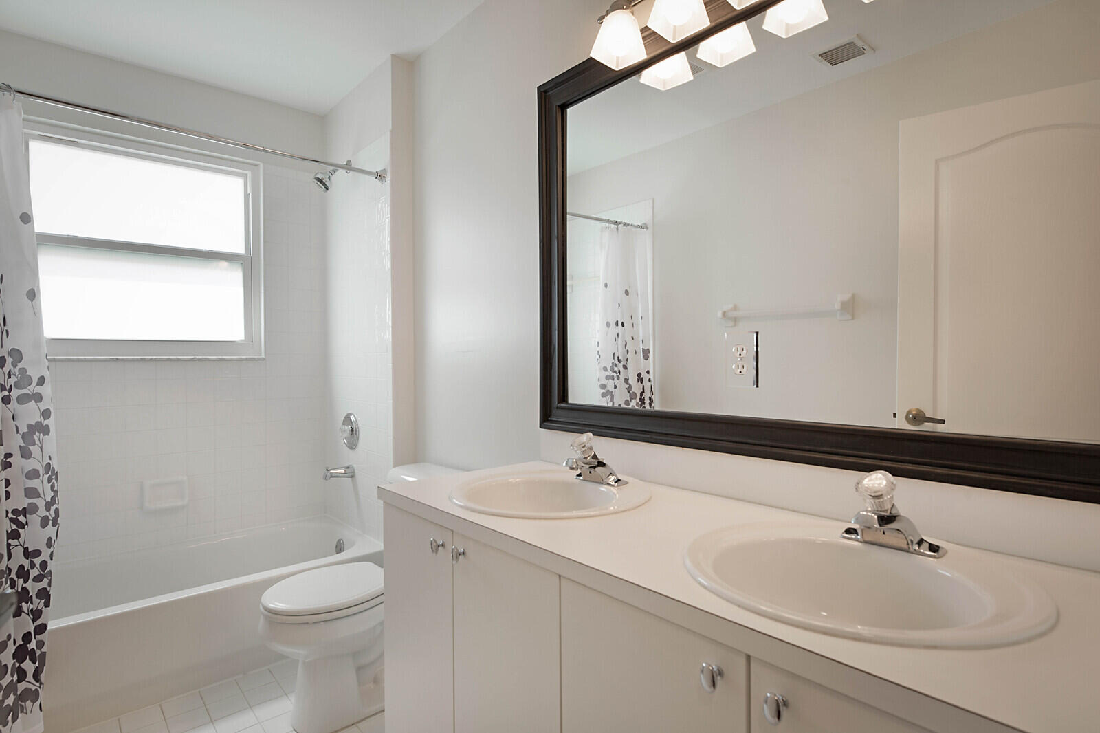 9485 Baritone Court Boca Raton, FL 33496 - Photo 35 of 47 2nd Bathroom