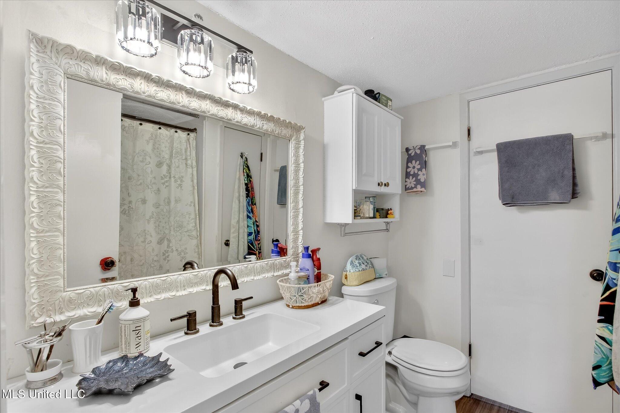 126 Molokai, Unit G Diamondhead, MS 39525 - Photo 19 of 30 Bathroom