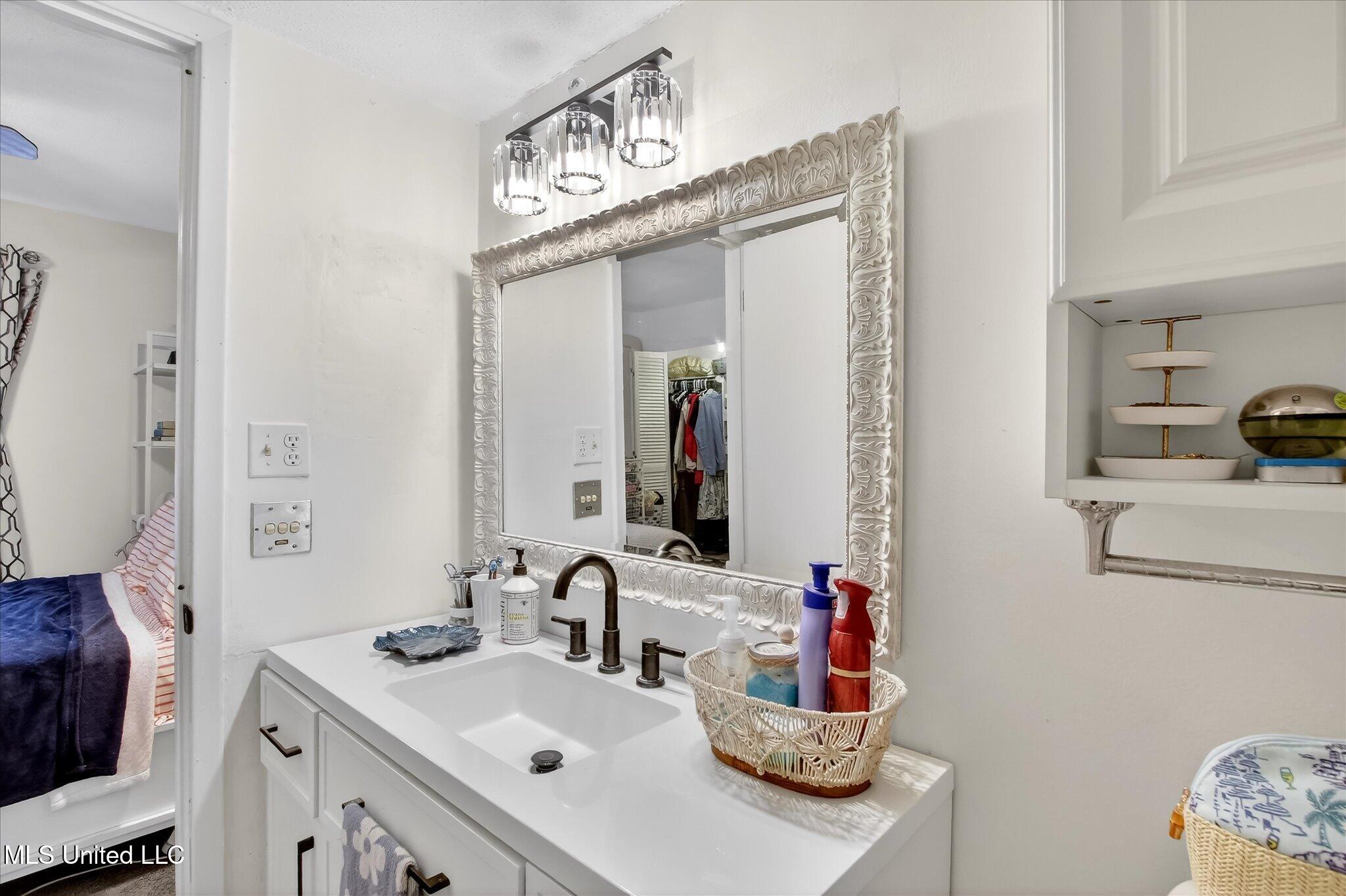 126 Molokai, Unit G Diamondhead, MS 39525 - Photo 20 of 30 Bathroom