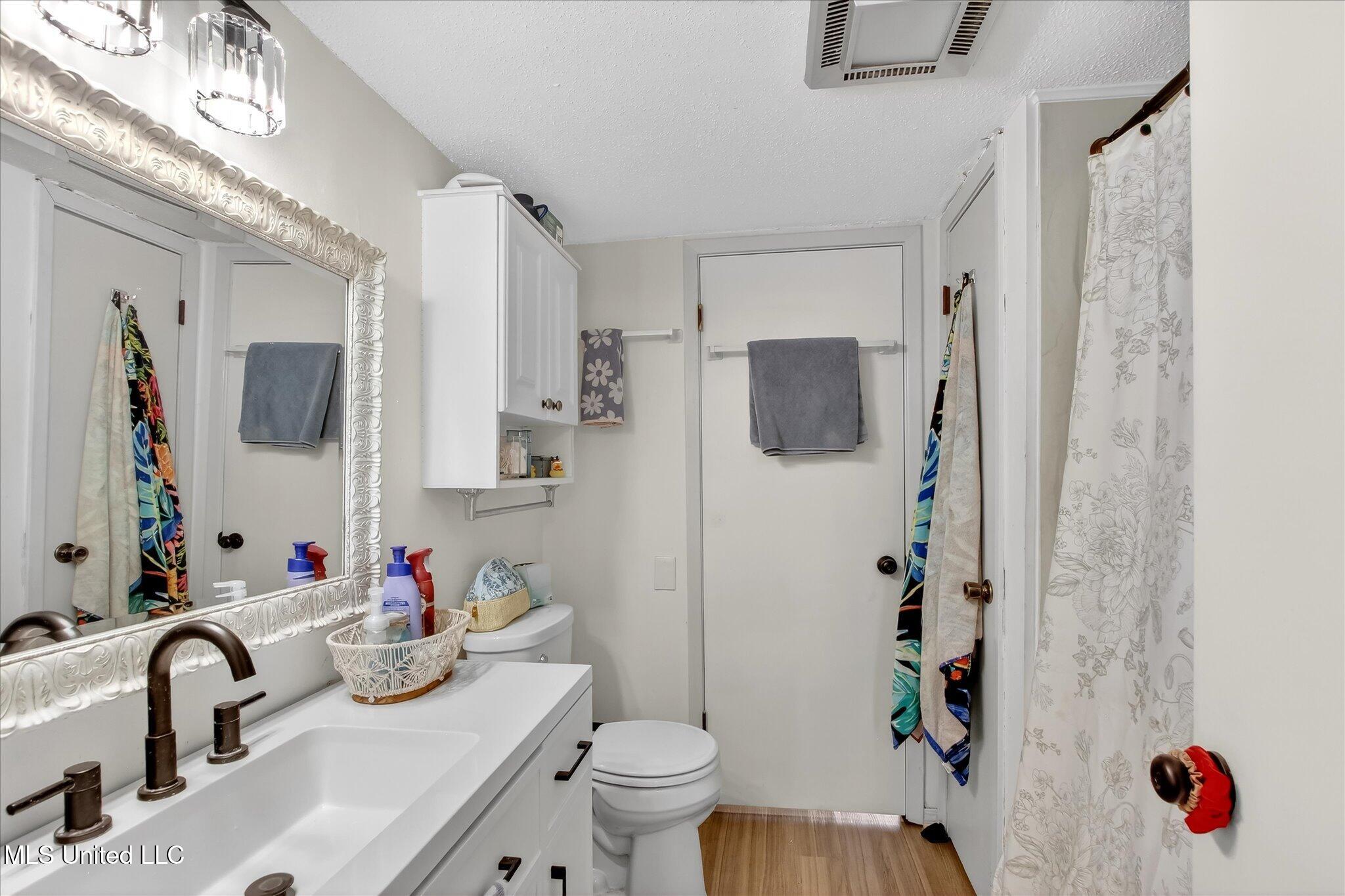 126 Molokai, Unit G Diamondhead, MS 39525 - Photo 21 of 30 Bathroom