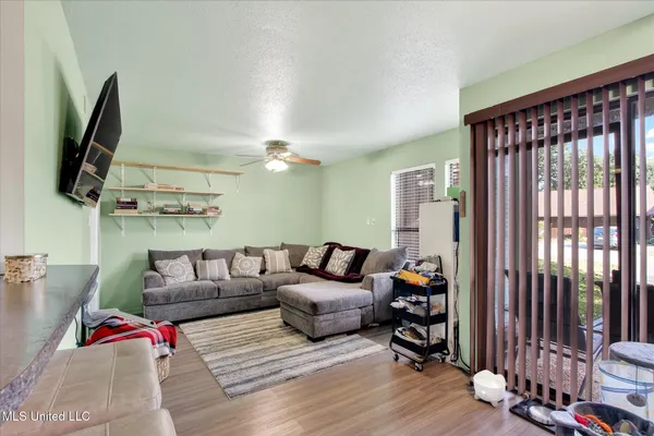 $99,999 | 126 Molokai, Unit G, Diamondhead, MS 39525