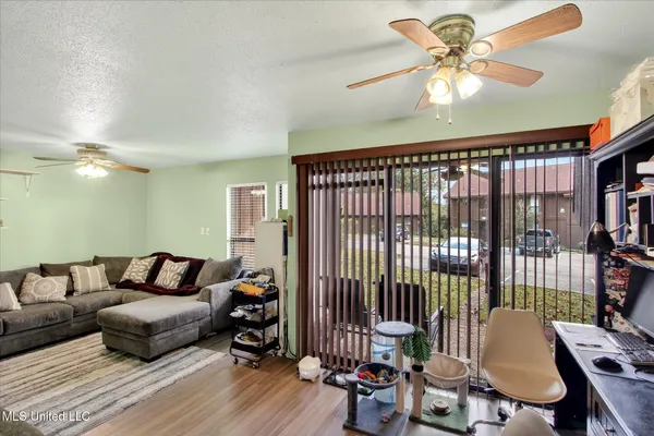 $99,999 | 126 Molokai, Unit G, Diamondhead, MS 39525