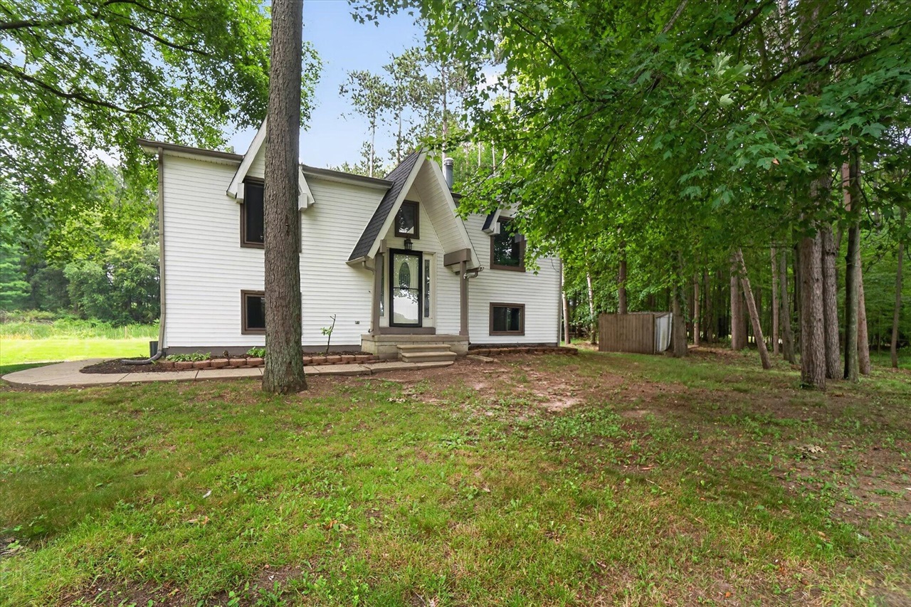 4042 Burns Road Howell, MI 48855 - Photo 1 of 26