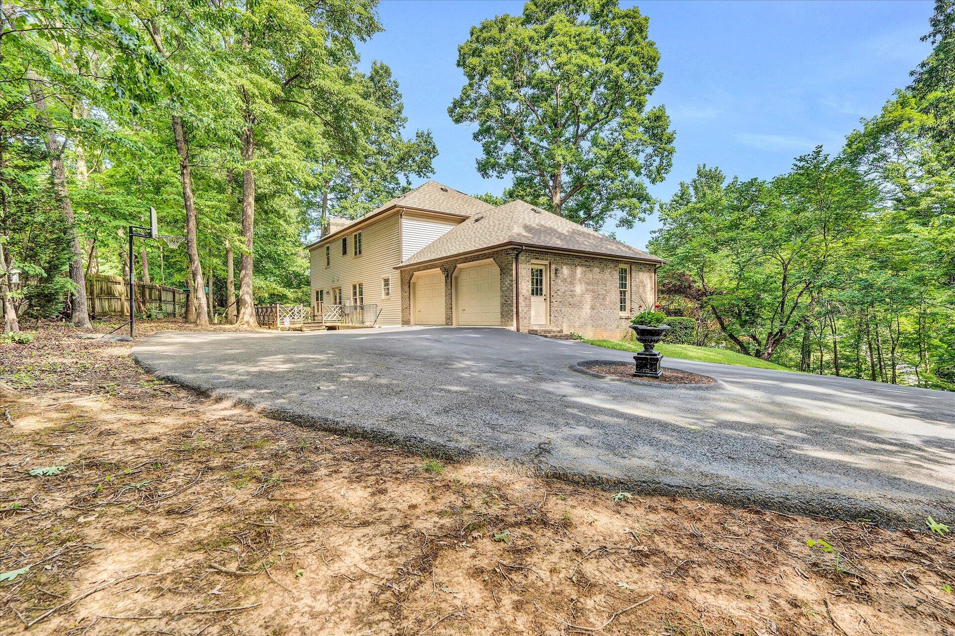 141 Stonehaven Lane Blue Ridge, VA 24064 - Photo 37 of 42 37-DSC1536