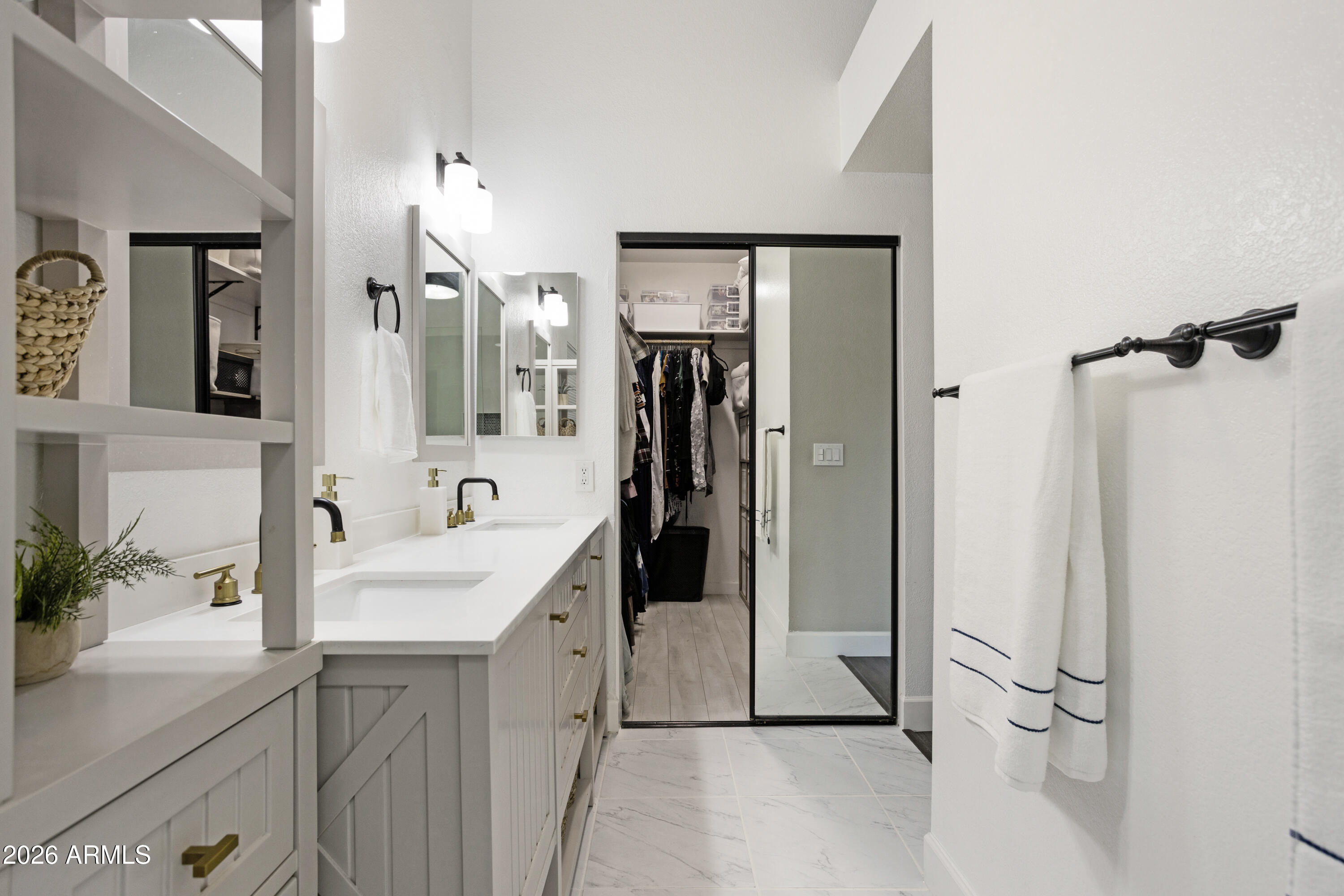 601 East Silver Creek Road Gilbert, AZ 85296 - Photo 25 of 47 Master bath & closet 1