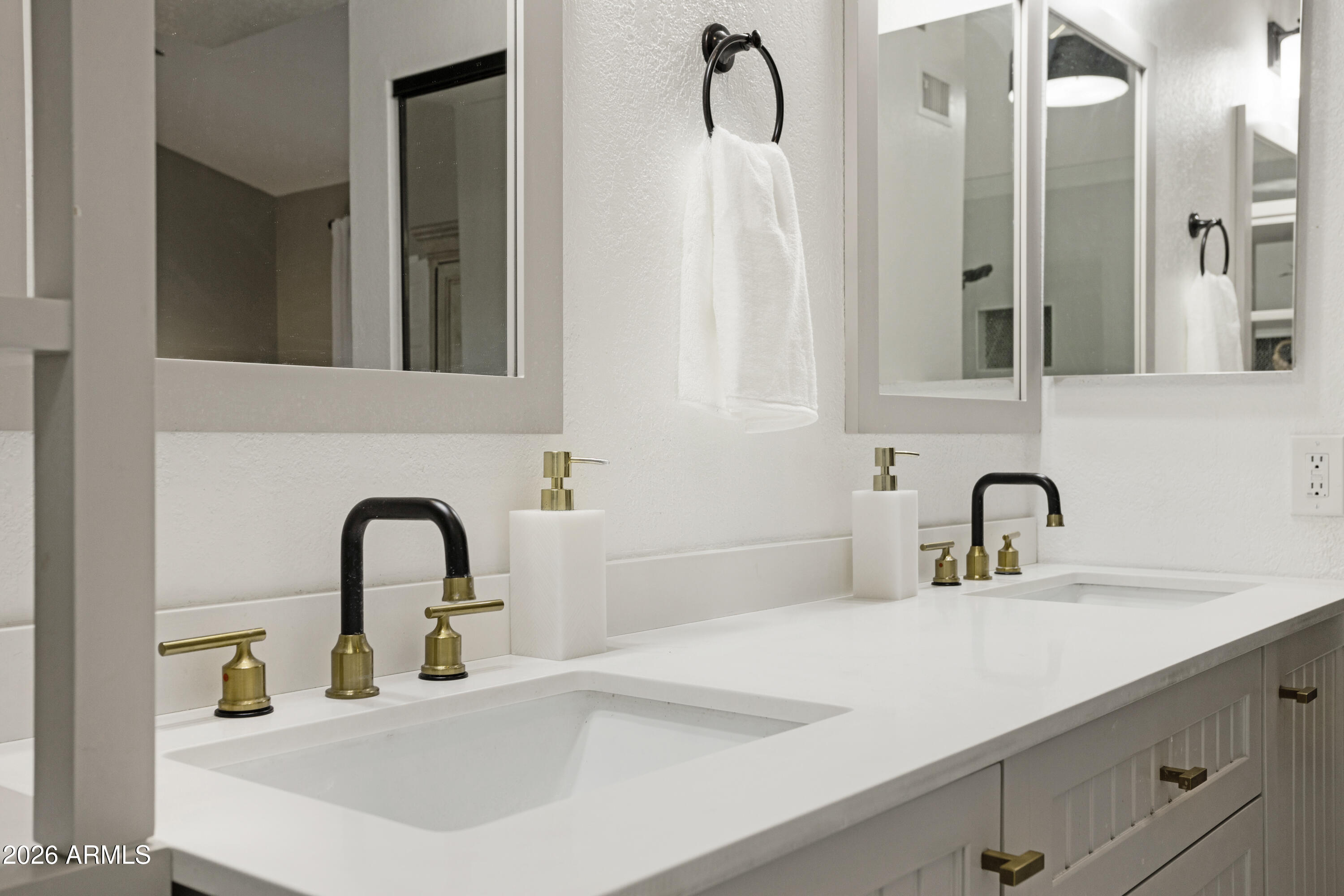 601 East Silver Creek Road Gilbert, AZ 85296 - Photo 26 of 47 Master sinks