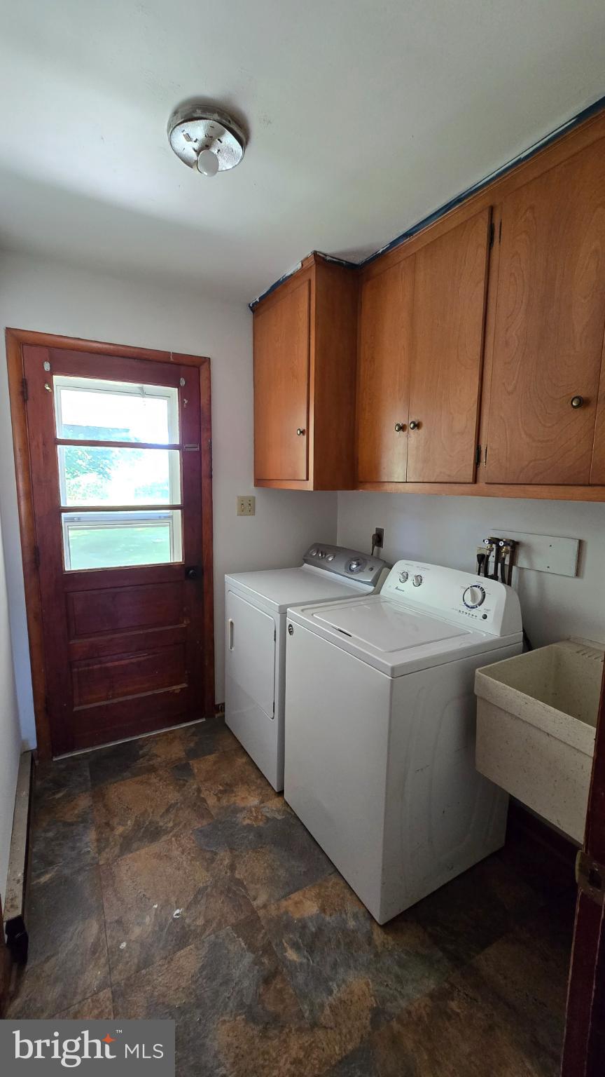 1734 Becker Road Manheim, PA 17545 - Photo 17 of 30 a utility room with a washer and dryer