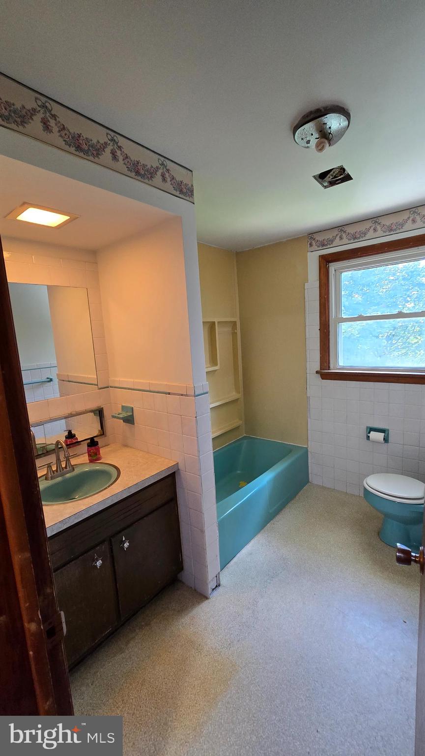 1734 Becker Road Manheim, PA 17545 - Photo 26 of 30 a room with two washing machine