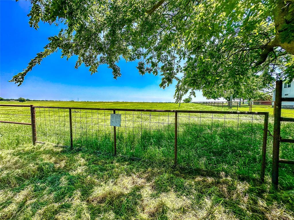 204 Valley View Valley View, TX 76272 - Photo 11 of 23 a view of a garden