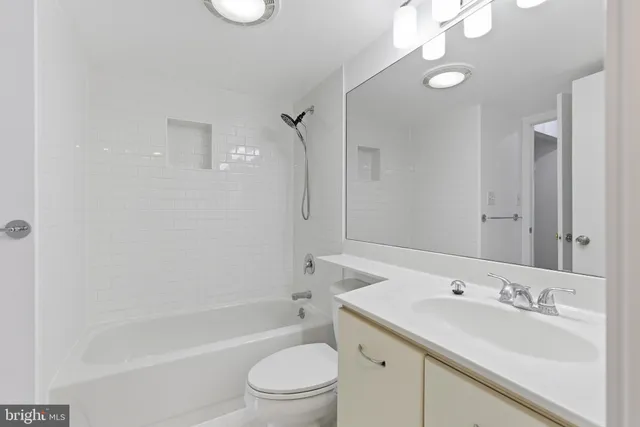 $2,150 | 2111 Wisconsin Avenue Northwest, Unit 504, Washington, DC 20007