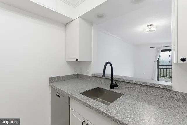 $2,150 | 2111 Wisconsin Avenue Northwest, Unit 504, Washington, DC 20007
