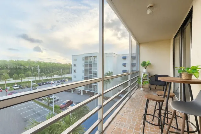 $225,000 | 2821 North Miami Beach Boulevard, Unit 5O, North Miami Beach, FL 33160